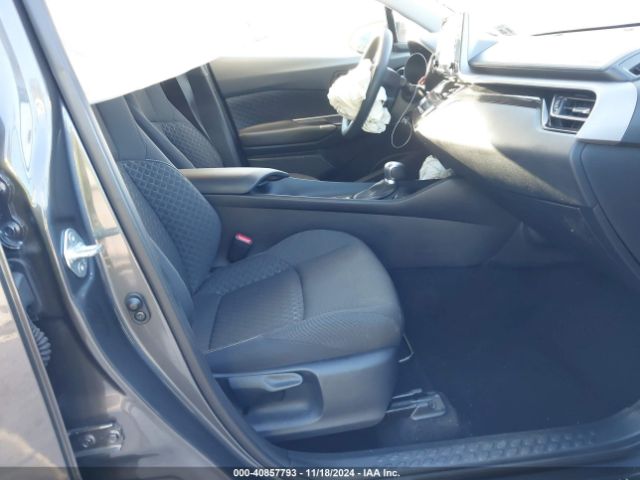 NMTKHMBX0LR113918 Toyota C-HR LE