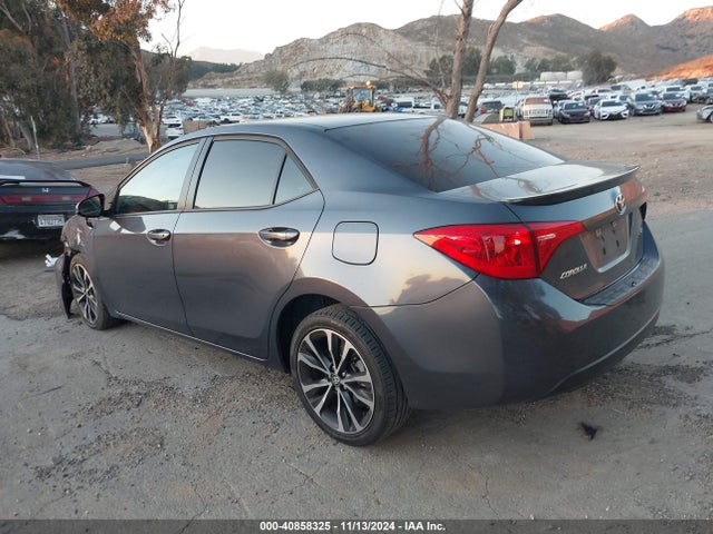 Toyota COROLLA SE 2018 5YFBURHE4JP771974 Image 3
