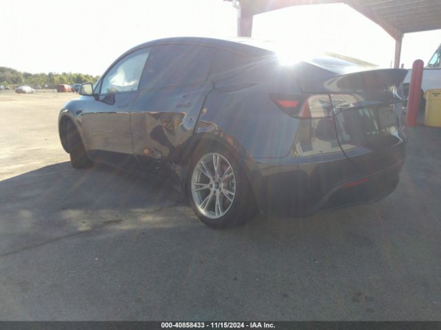 2023 TESLA MODEL Y 7SAYGDEE1PF921037 Photo 2