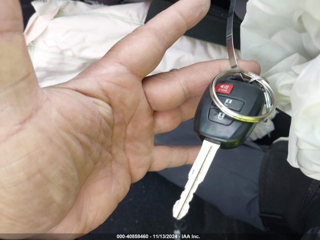 Toyota RAV4 LE 2016 JTMBFREV3GJ095836 Image 11