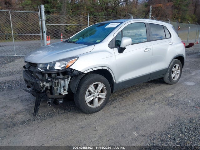 Chevrolet TRAX LS 2019 3GNCJNSB9KL384797 Image 2