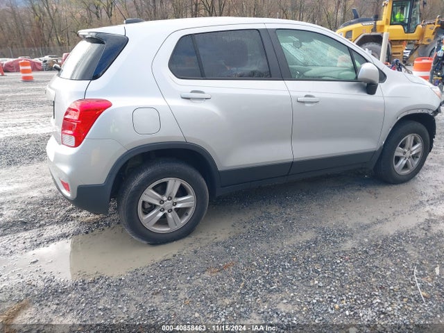 Chevrolet TRAX LS 2019 3GNCJNSB9KL384797 Image 4