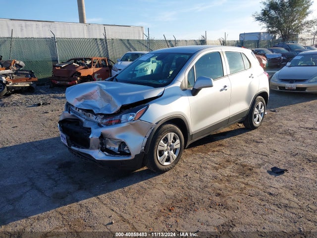 Chevrolet TRAX LS 2018 KL7CJKSB2JB733948 Image 2
