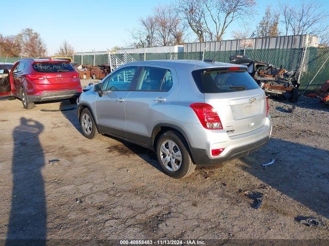 Chevrolet TRAX LS 2018 KL7CJKSB2JB733948 Image 3