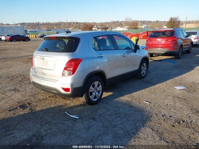 Chevrolet TRAX LS 2018 KL7CJKSB2JB733948 Image 4