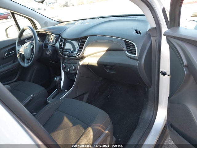 Chevrolet TRAX LS 2018 KL7CJKSB2JB733948 Image 5