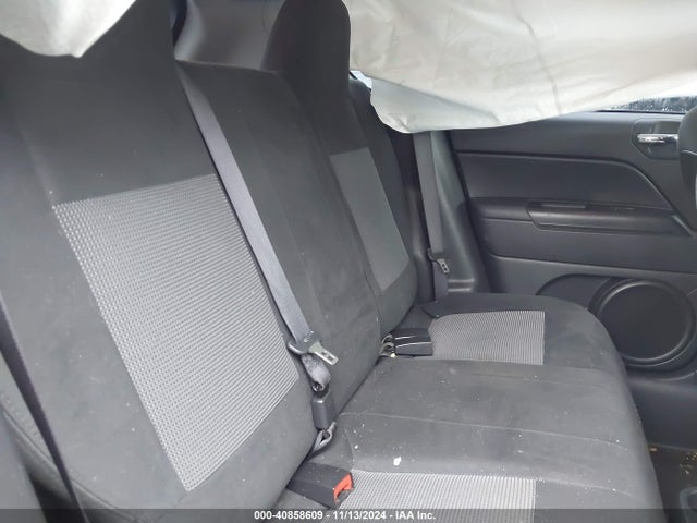 1C4NJCBA7GD641272 Jeep Compass Sport