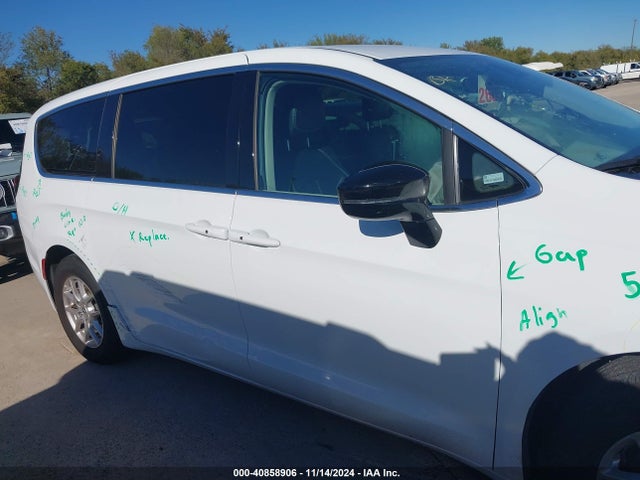 Chrysler Pacifica Touring L 2024 2C4RC1BG3RR149469 Image 13