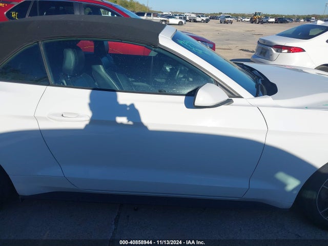 Ford Mustang Ecoboost Premium 2022 1FATP8UH3N5118700 Image 13