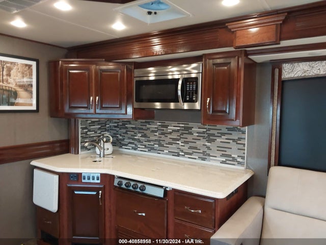40858958 :رقم المزاد ، 4UZACWFC9JCKK1754 vin ، 2018 Freightliner Motor Home Xc مزاد بيع