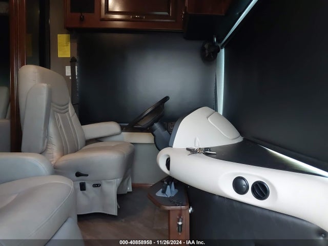 40858958 :رقم المزاد ، 4UZACWFC9JCKK1754 vin ، 2018 Freightliner Motor Home Xc مزاد بيع
