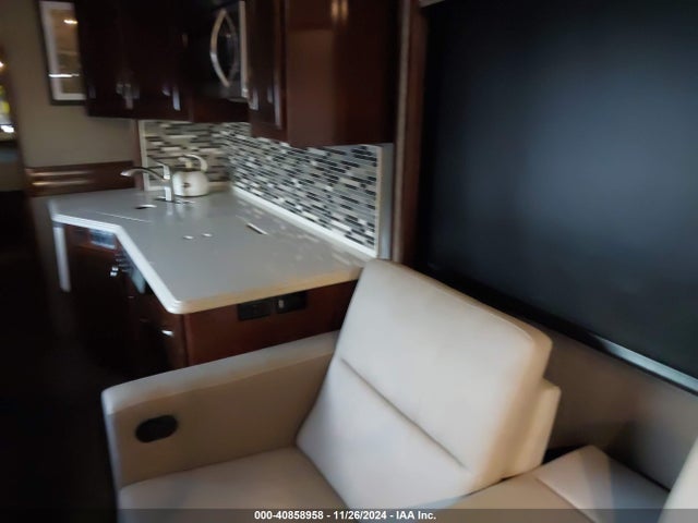 40858958 :رقم المزاد ، 4UZACWFC9JCKK1754 vin ، 2018 Freightliner Motor Home Xc مزاد بيع
