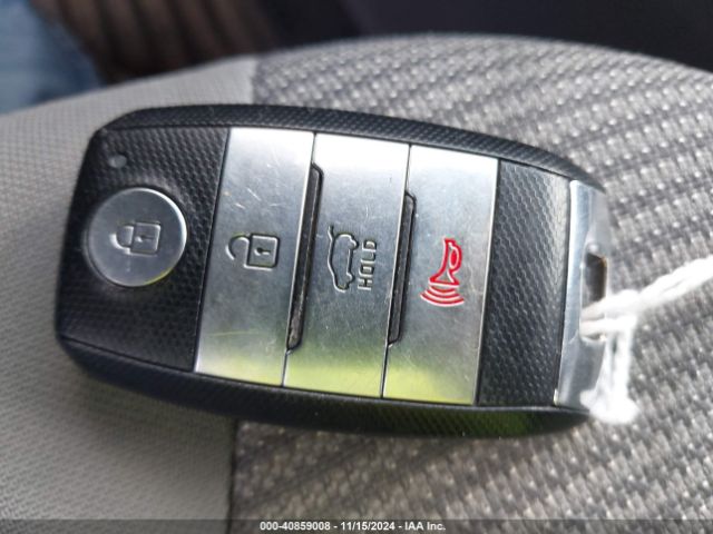KNDCB3LC5H5063690 KIA NIRO LX