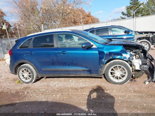 KNDCB3LC5H5063690 KIA NIRO LX