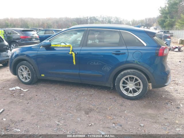 KNDCB3LC5H5063690 KIA NIRO LX