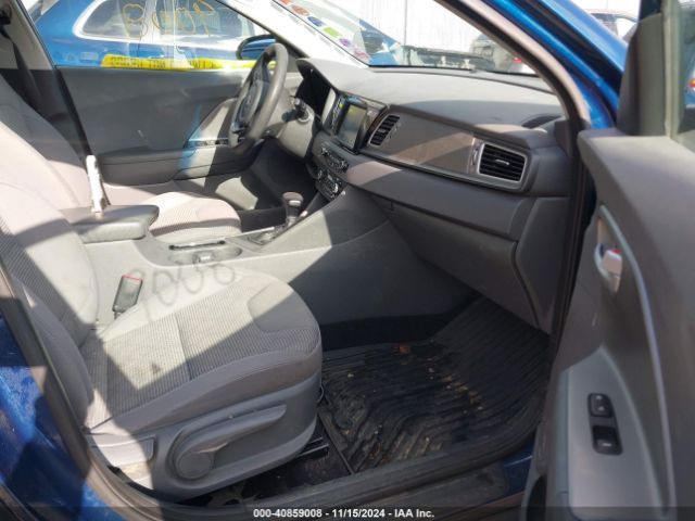 KNDCB3LC5H5063690 KIA NIRO LX