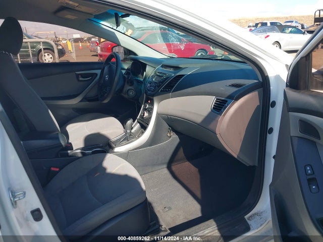 5NPDH4AE2GH716648 Hyundai ELANTRA SE