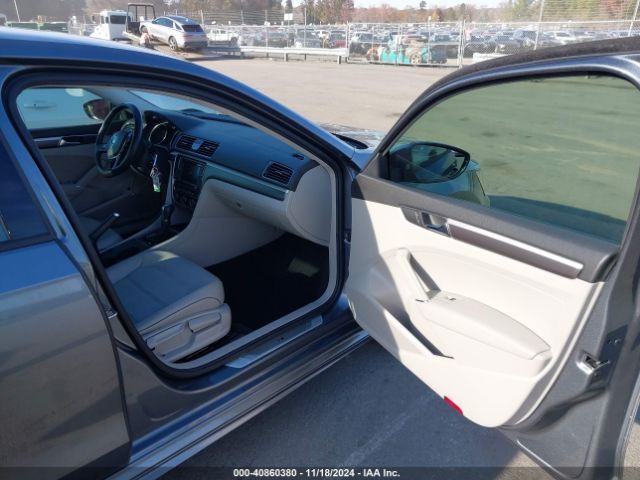 1VWAA7A33JC037916 Volkswagen Passat 2.0t R-line/2.0t S