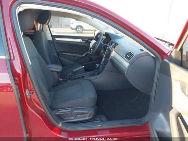 1VWAT7A39HC032837 Volkswagen Passat 1.8t S