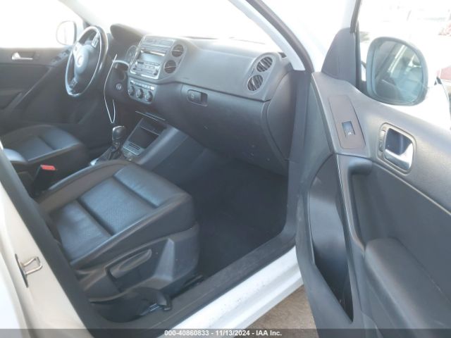 WVGAV3AXXEW521021 Volkswagen TIGUAN SE