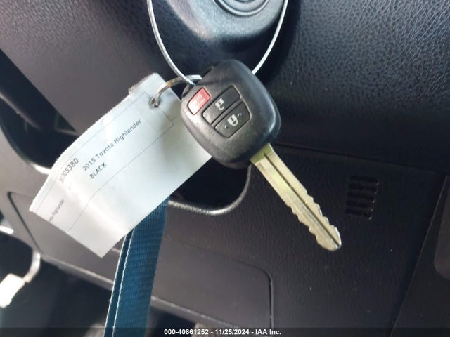 5TDZARFH9FS016239 Toyota Highlander Le