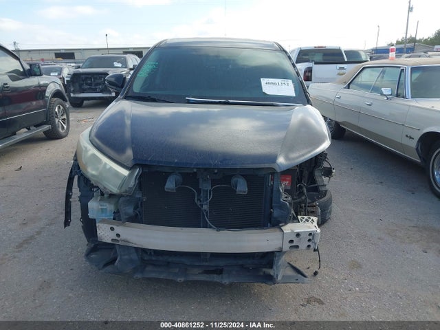 5TDZARFH9FS016239 Toyota Highlander Le