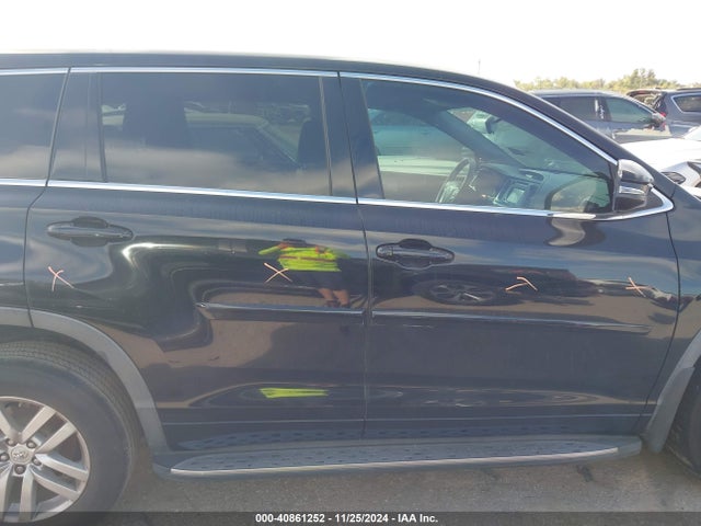 5TDZARFH9FS016239 Toyota Highlander Le