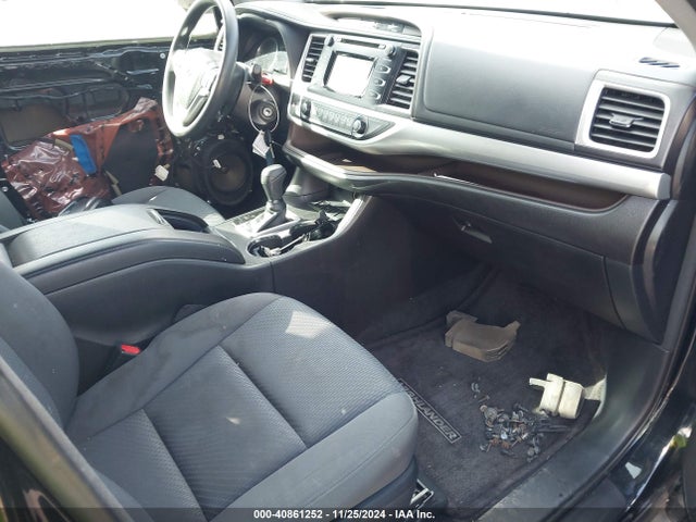 5TDZARFH9FS016239 Toyota Highlander Le