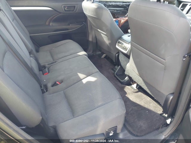 5TDZARFH9FS016239 Toyota Highlander Le