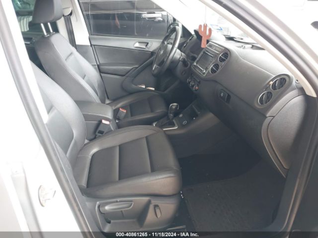 WVGAV7AX4FW607174 Volkswagen TIGUAN SE