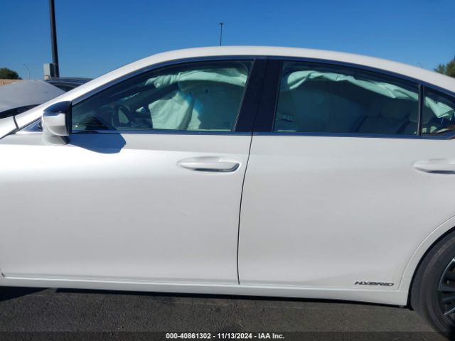 58ADA1C1XNU023556 Lexus ES 300H