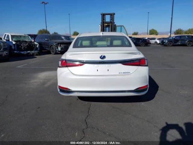 58ADA1C1XNU023556 Lexus ES 300H