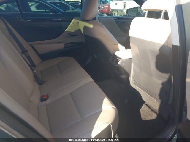 58AD11D12MU004366 Lexus ES 250