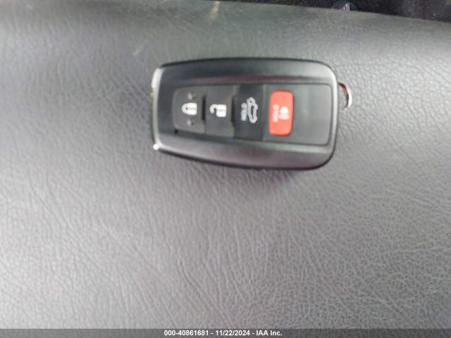 JTM16RFV4RD561320 Toyota Rav4 Hybrid Se
