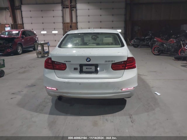 BMW 320i Xdrive 2014 WBA3C3C54EF986924 Image 16