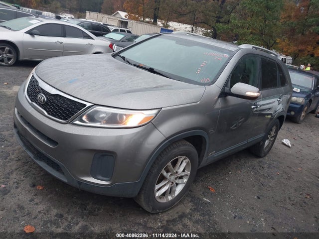 KIA Sorento Lx V6 2015 5XYKTDA79FG607987 Image 2