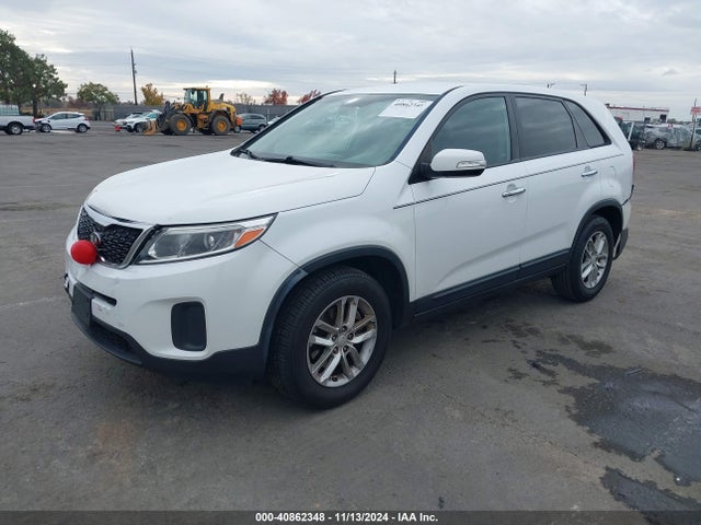 KIA SORENTO LX 2015 5XYKT3A62FG630495 Image 2