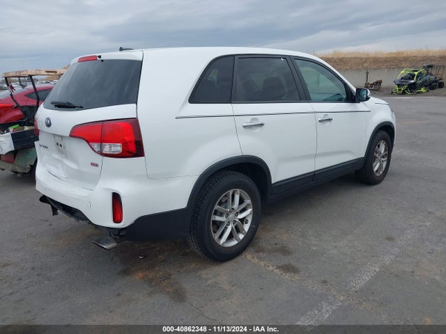 KIA SORENTO LX 2015 5XYKT3A62FG630495 Image 4