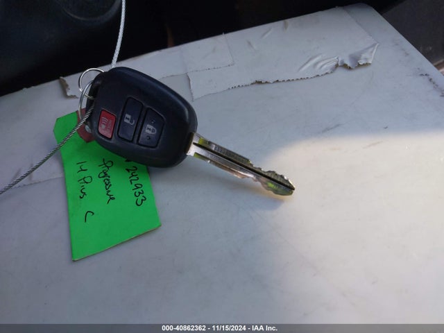 JTDKDTB3XE1571082 Toyota Prius C One