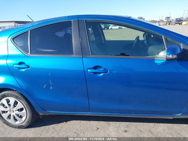 JTDKDTB3XE1571082 Toyota Prius C One