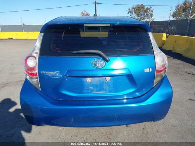 JTDKDTB3XE1571082 Toyota Prius C One