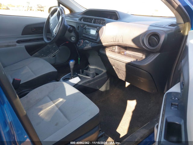 JTDKDTB3XE1571082 Toyota Prius C One