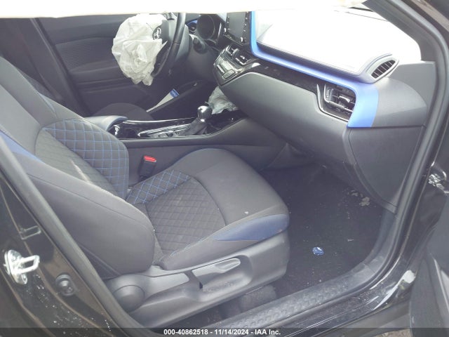 NMTKHMBX8NR145826 Toyota C-HR XLE