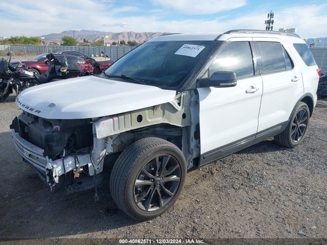 Ford EXPLORER XLT 2018 1FM5K7D86JGA68574 Image 2