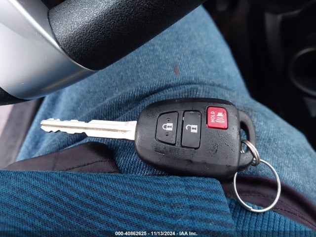 JTDKDTB36F1584560 Toyota Prius C Two