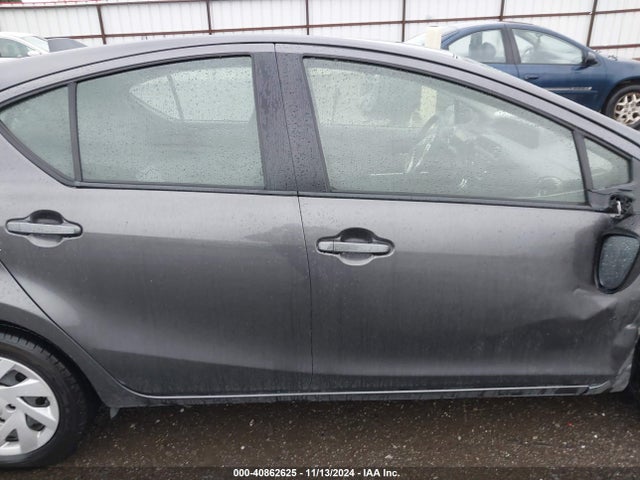 JTDKDTB36F1584560 Toyota Prius C Two