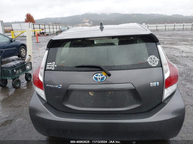 JTDKDTB36F1584560 Toyota Prius C Two