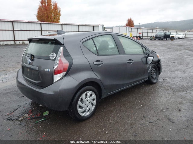 JTDKDTB36F1584560 Toyota Prius C Two