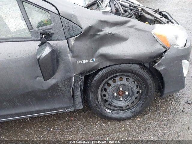 JTDKDTB36F1584560 Toyota Prius C Two