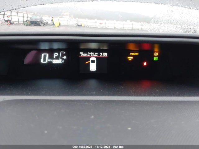 JTDKDTB36F1584560 Toyota Prius C Two
